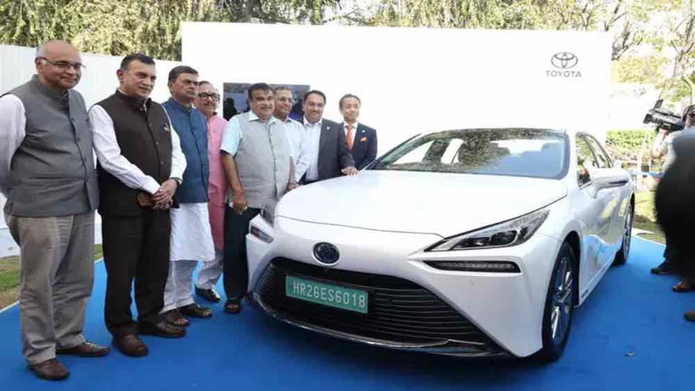 Gadkari Raises Toyota Mirai!
